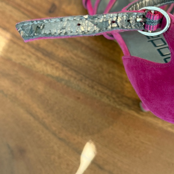 MODA Fuschia Pink Faux Suede Heels - Picture 6 of 7